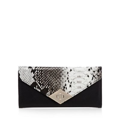 Black snakeskin-effect envelope purse